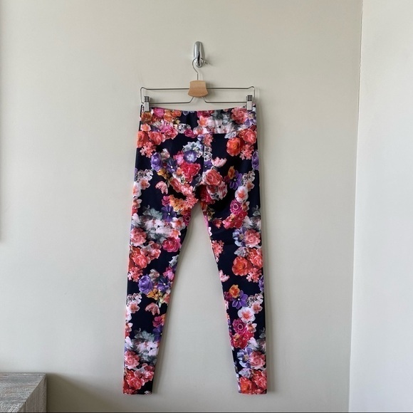 ONZIE- Floral Leggings (Medium/Large) - Picture 3 of 10